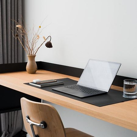 Ebb-Dunedin Exterior foto A desk pad