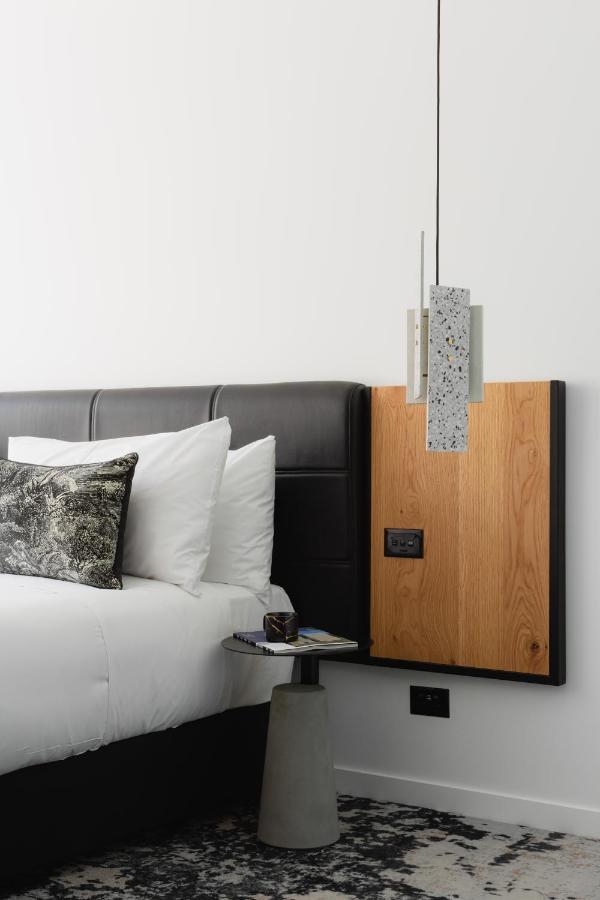 Ebb-Dunedin Exterior foto A pendant light
